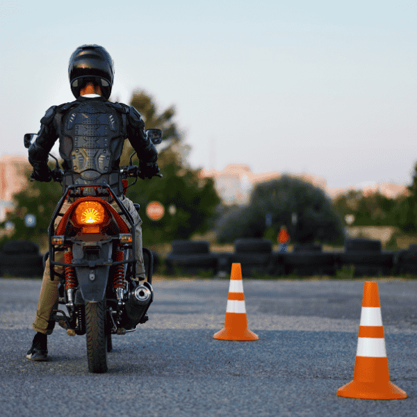 moniteur-auto-école-moto